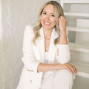 Meet your Posher, Angela